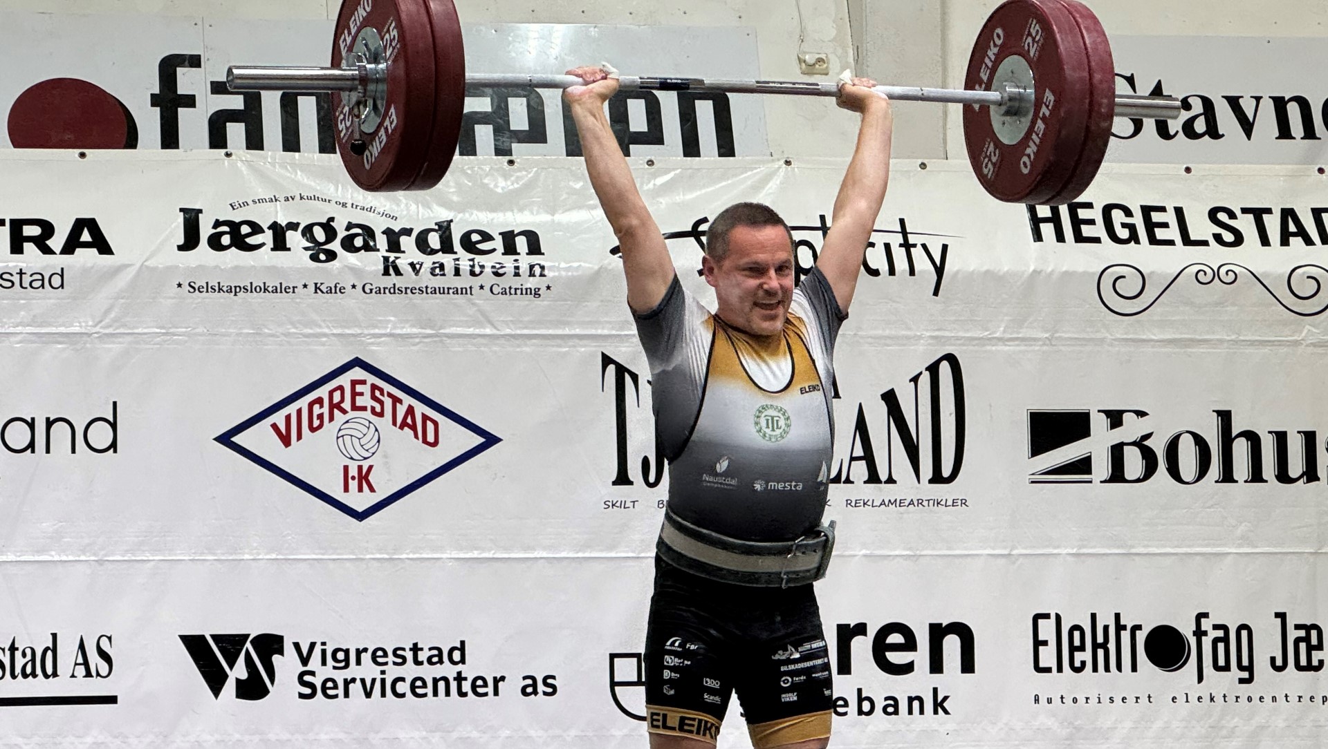 Odd Gunnar Røyseth fra Tambarskjelvar IL satte tre nye norske rekorder i 89-kilo-klassen under NM Veteran 2023 i Vigrestad.