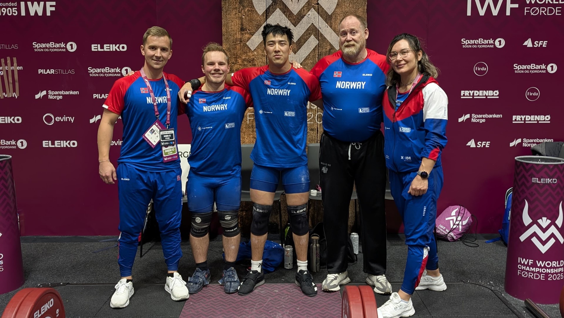 Utøvere med trenerteam i -71 C-puljen. F.v. Runar Klungervik, Rasmus Heggvik Aune, Stefan Rønnevik, Dag Rønnevik og Natalia Priscepa. 