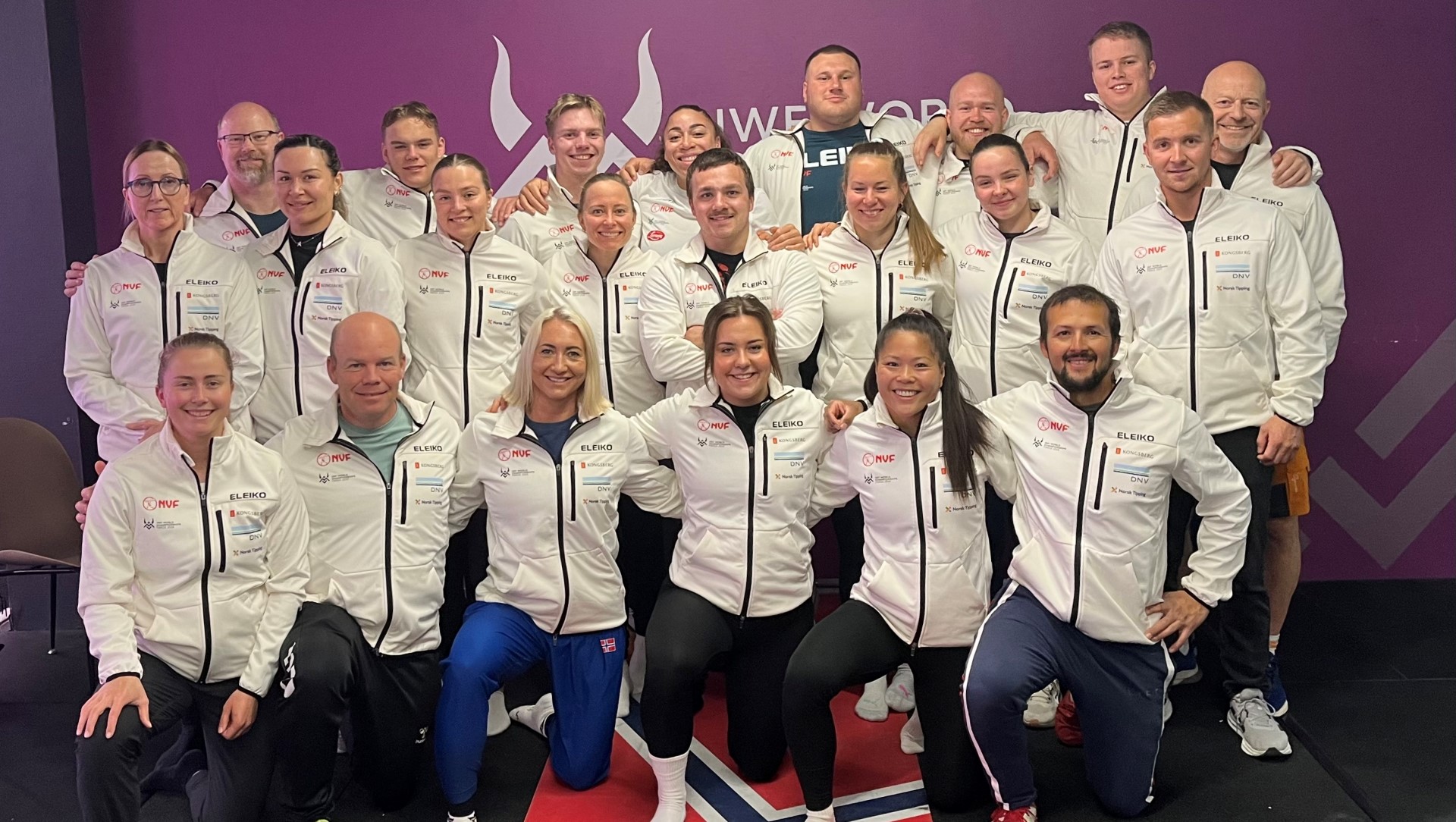 Utøvere og trenere i nytt Team Eleiko VM 2025-tøy!