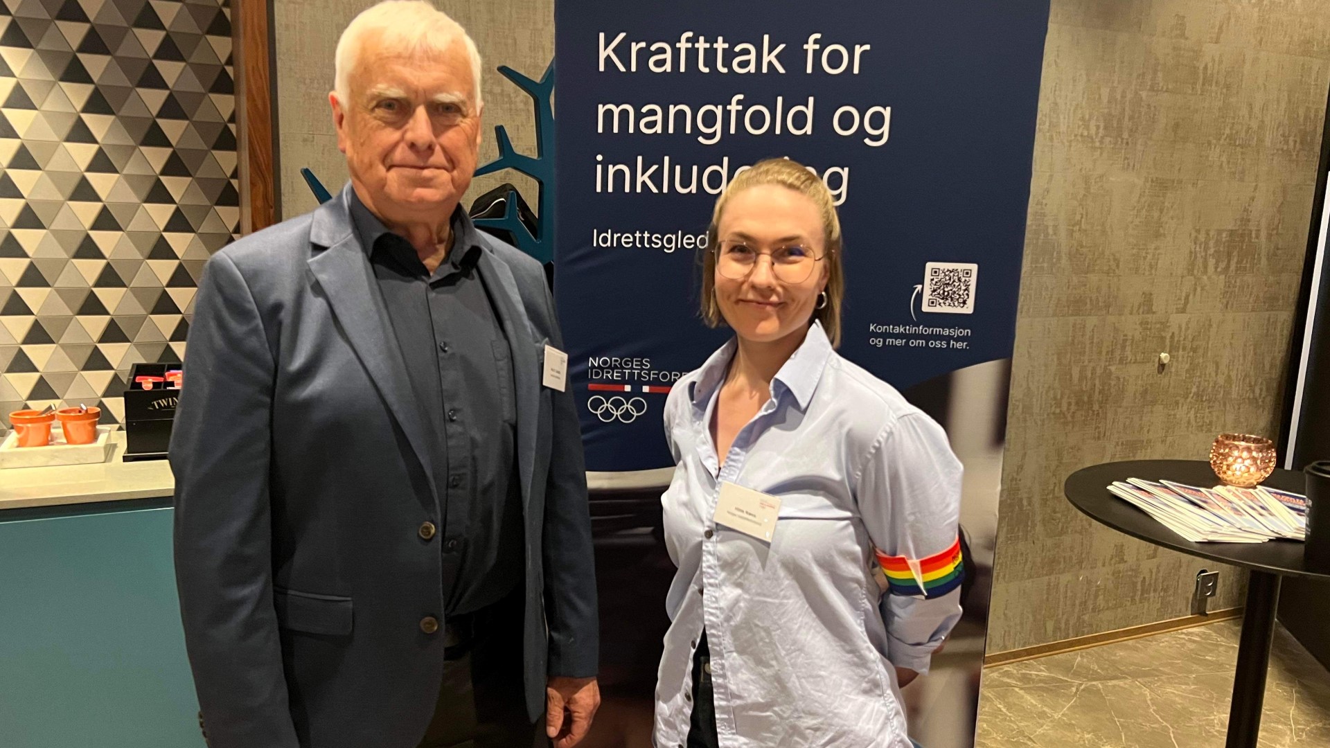 Visepresident i NVF Hilde Næss og styreleder i VM i vektløfting 2025 Nils R. Sandal som deltar på Idrettstinget i egenskap som kretsleder i Vestlandet Idrettskrets. 
