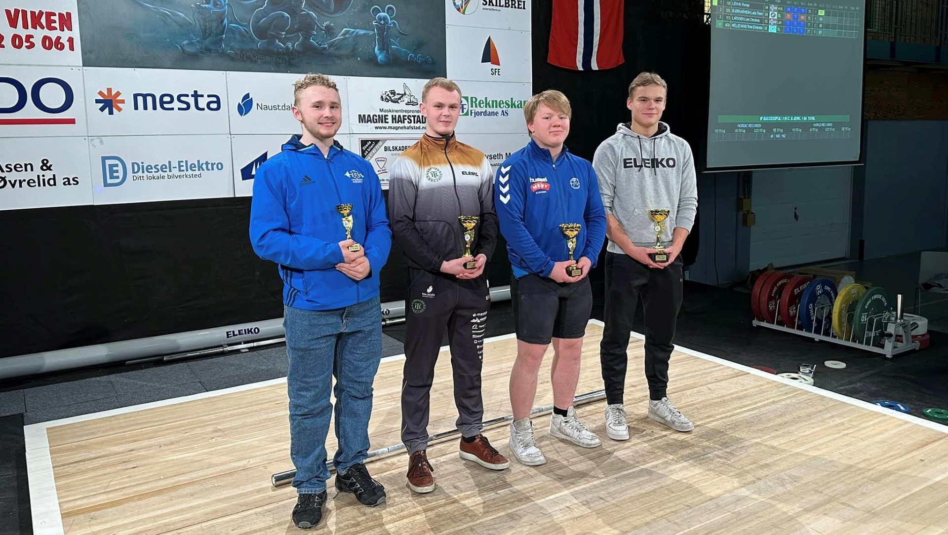 Alvolai ble suverent beste løfter på NM ungdom med hele 320,61 poeng. 
F.v.: Nikolai Aadland  (AK Bjørgvin), Aksel Svorstøl (Tambarskjelvar IL), William Christiansen (Larvik AK) og Alvolai Røyseth (Tambarskjelvar IL). 